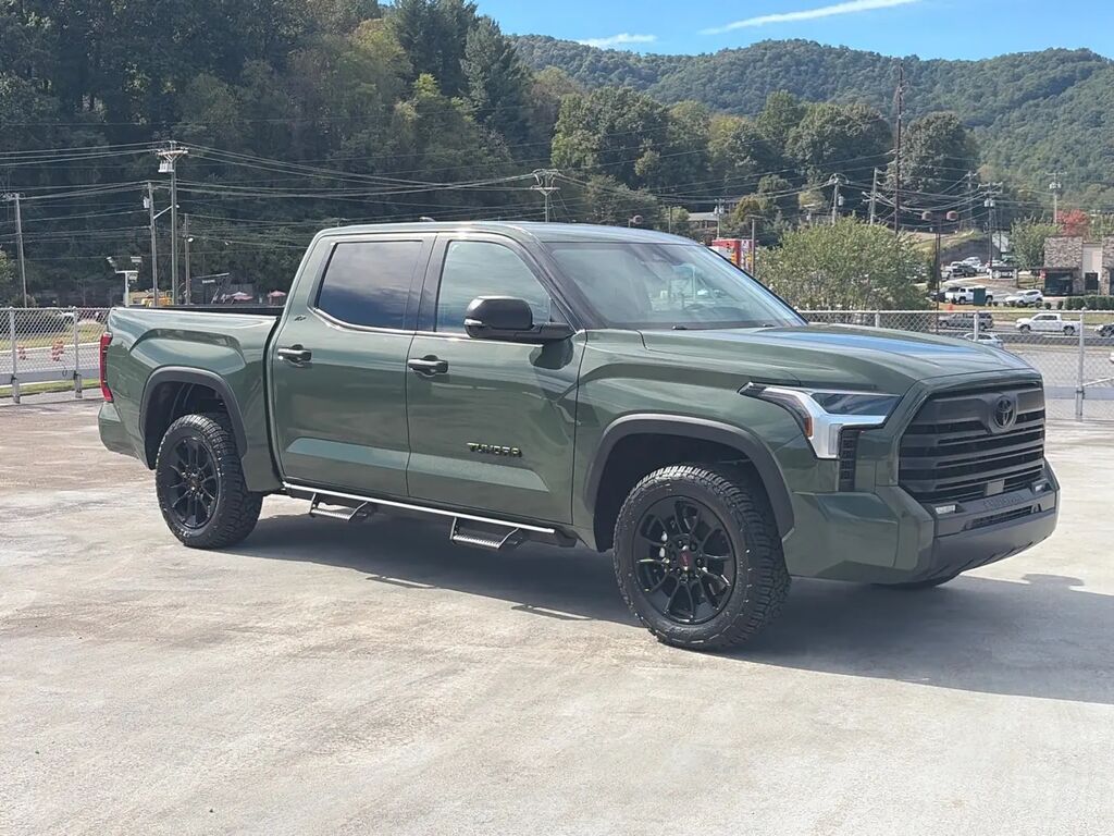 2023 Toyota Tundra SR5 — photo 1 of 13