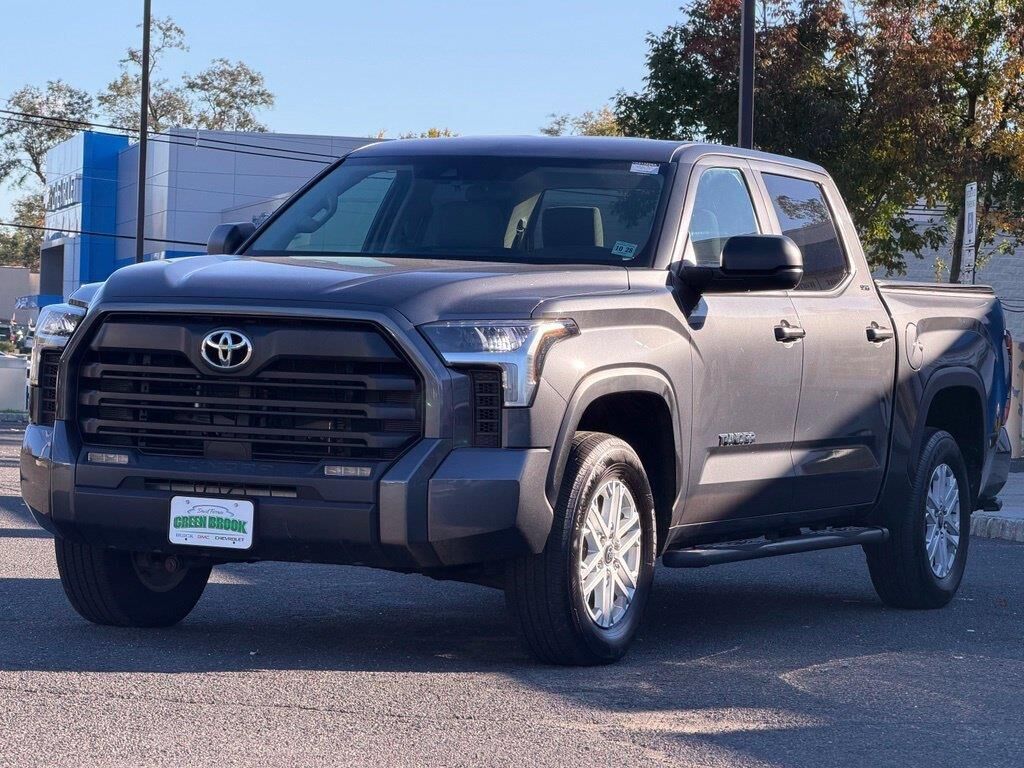 2024 Toyota Tundra SR5 — photo 1 of 13