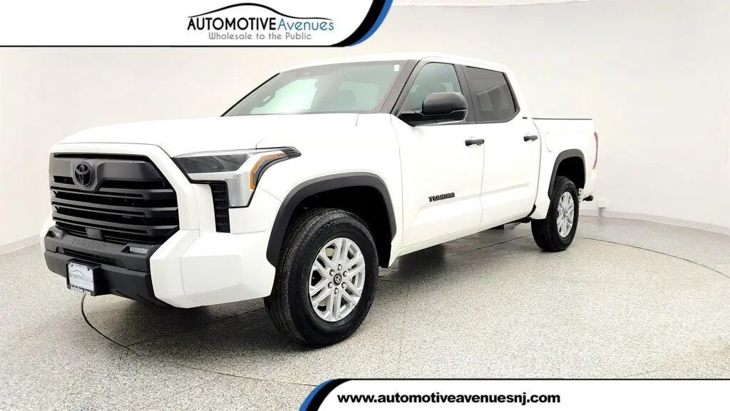 2025 Toyota Tundra SR5 — photo 1 of 5