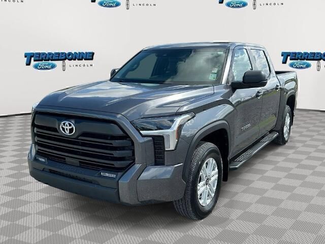 2025 Toyota Tundra SR5 — photo 1 of 13