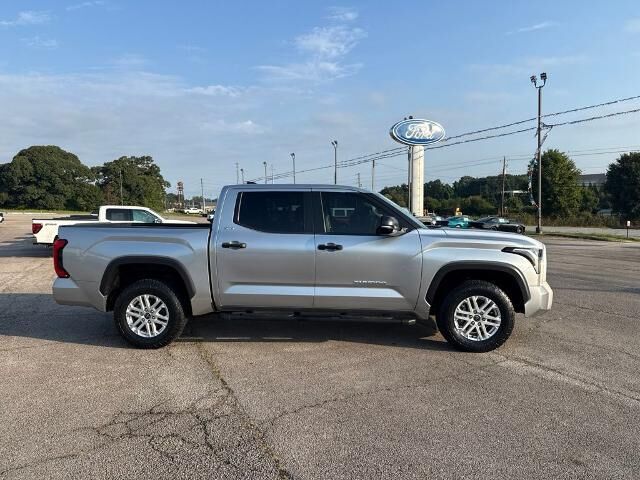 2024 Toyota Tundra SR5 — photo 1 of 39
