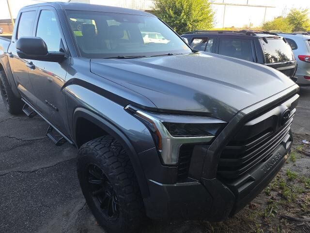 2025 Toyota Tundra SR5 — photo 1 of 40