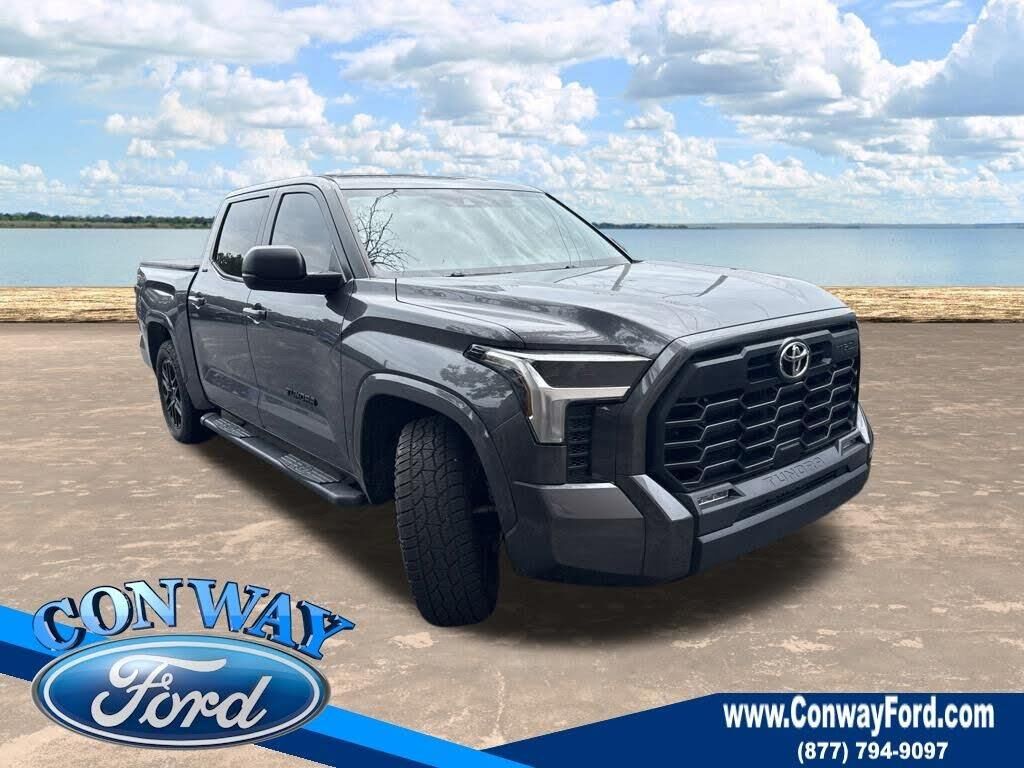 2024 Toyota Tundra SR5 — photo 1 of 8