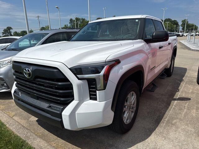 2024 Toyota Tundra SR5 — photo 1 of 13