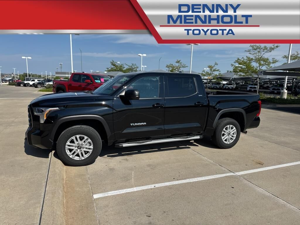 2025 Toyota Tundra SR5 — photo 1 of 18