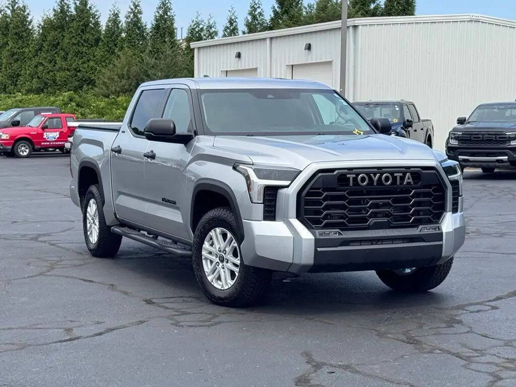 2022 Toyota Tundra SR5 — photo 1 of 26