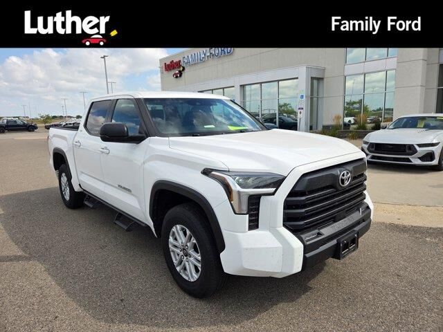 2025 Toyota Tundra SR5 — photo 1 of 18