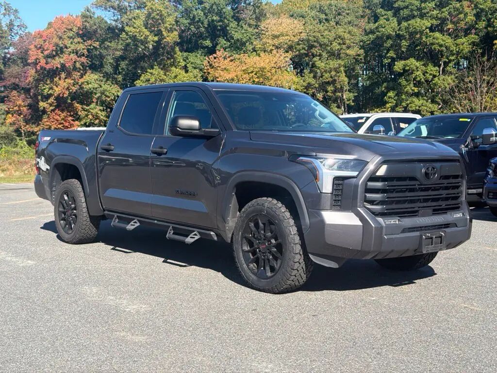 2023 Toyota Tundra SR5 — photo 1 of 13
