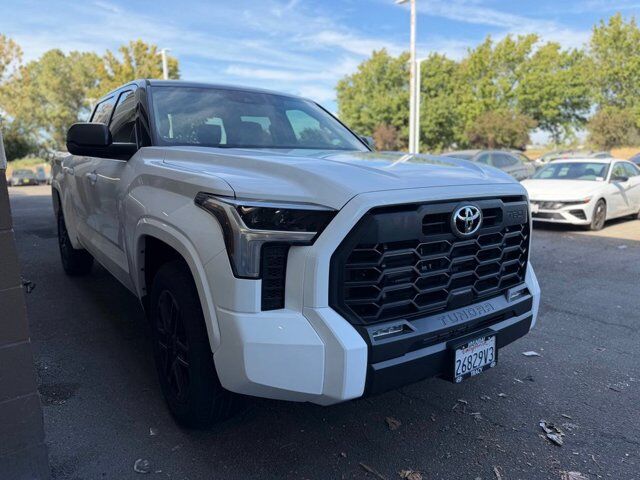 2023 Toyota Tundra 4WD SR5