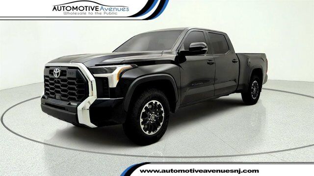 2022 Toyota Tundra 4WD SR5 — photo 1 of 14