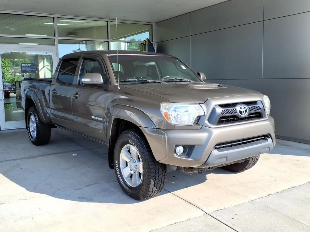 2015 Toyota Tacoma V6 — photo 1 of 13