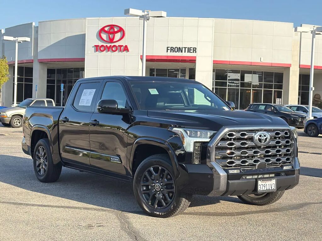 2023 Toyota Tundra Platinum — photo 1 of 13