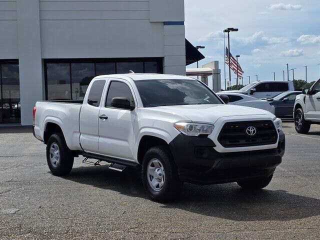 2017 Toyota Tacoma SR — photo 1 of 26