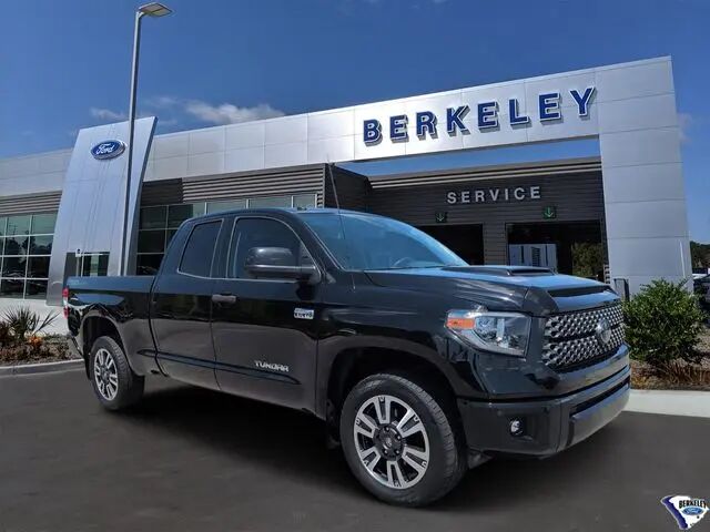 2018 Toyota Tundra SR5 — photo 1 of 18
