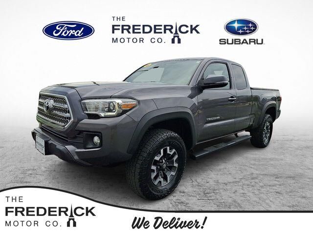 2016 Toyota Tacoma SR5 V6 — photo 1 of 26