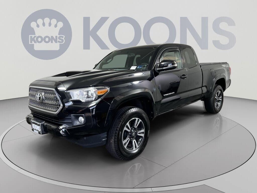 2016 Toyota Tacoma SR5 V6 — photo 1 of 3