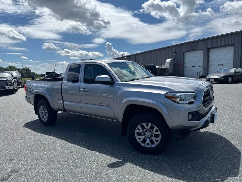 2016 Toyota Tacoma SR5 V6 — photo 1 of 13