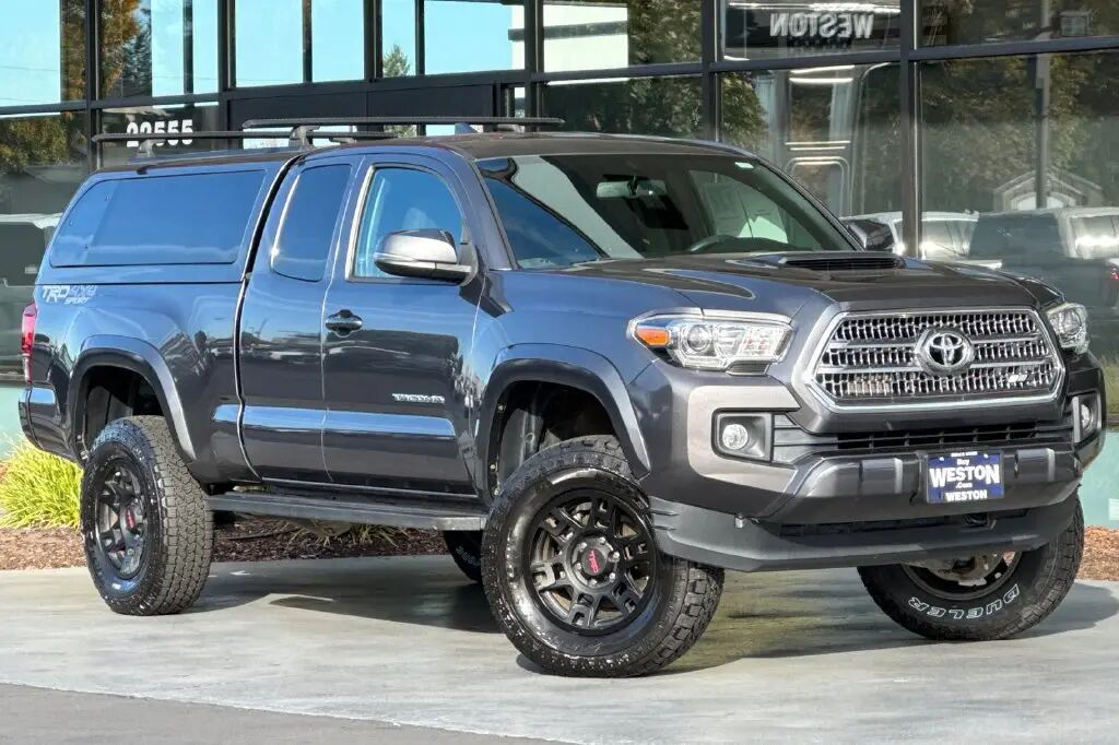 2017 Toyota Tacoma TRD Sport — photo 1 of 13
