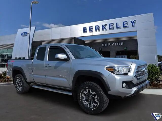 2017 Toyota Tacoma TRD Off-Road — photo 1 of 13
