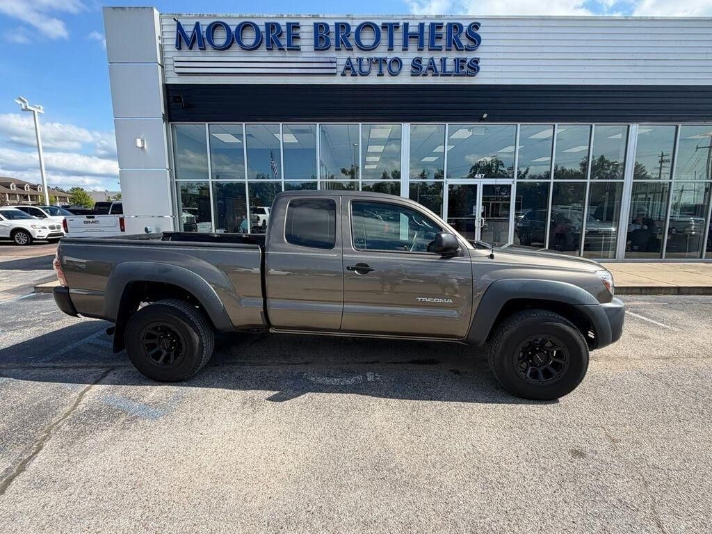 2011 Toyota Tacoma — photo 1 of 11