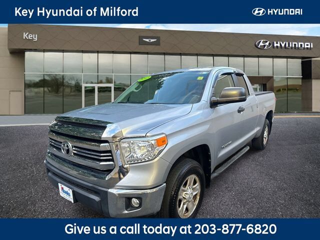 2017 Toyota Tundra 4WD SR5 — photo 1 of 2