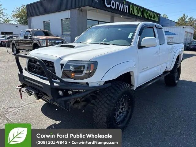 2011 Toyota Tacoma V6 — photo 1 of 39