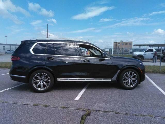 2026 BMW X7 xDrive40i — photo 1 of 26