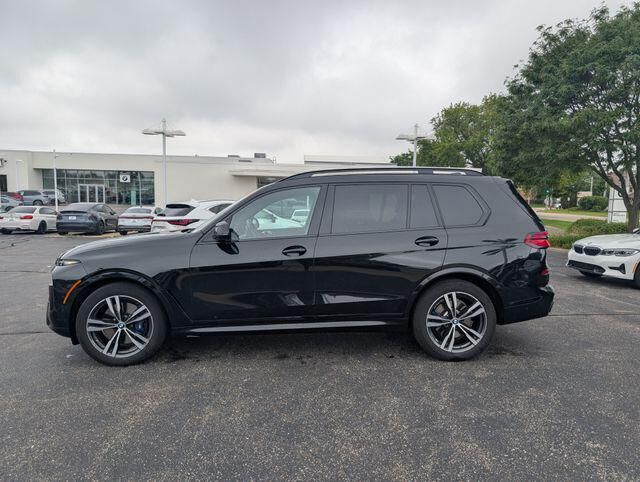 2025 BMW X7 xDrive40i — photo 1 of 13