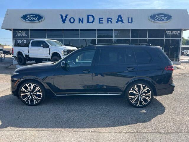 2025 BMW X7 xDrive40i — photo 1 of 26