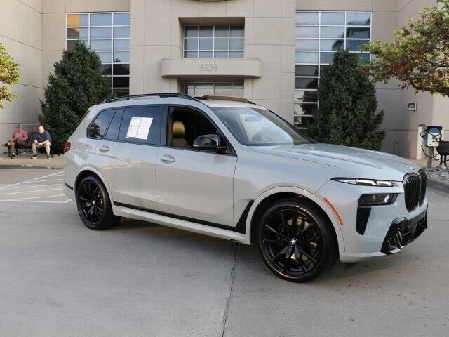 2023 BMW X7 M60i