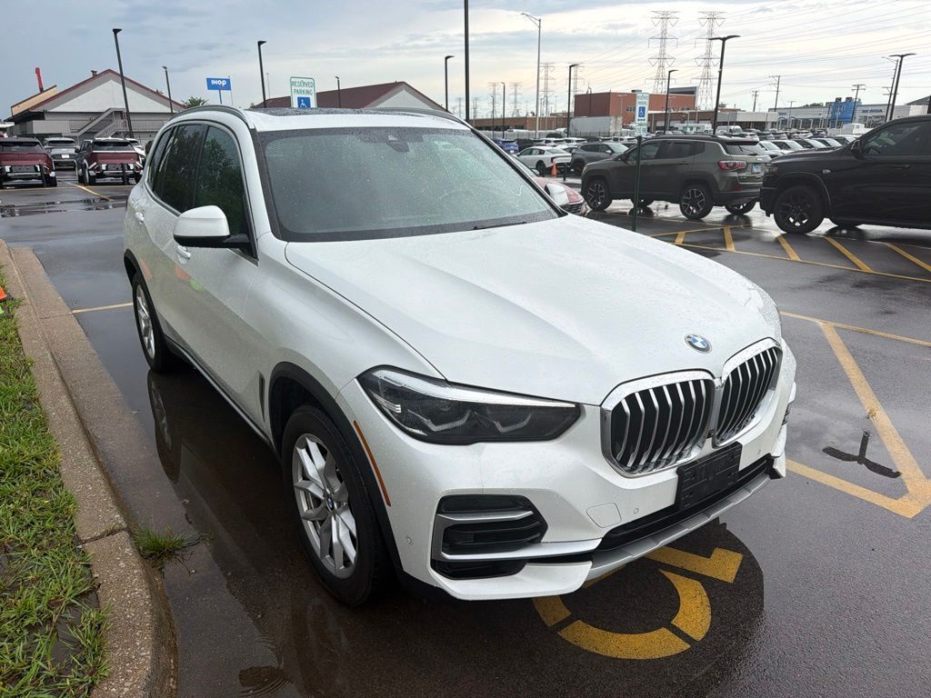 2022 BMW X5 xDrive40i — photo 1 of 13