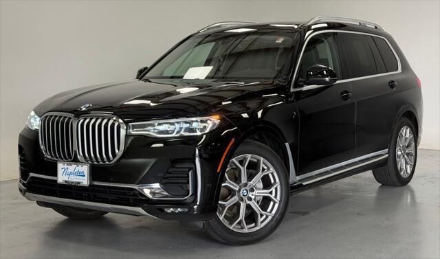 2020 BMW X7 xDrive40i — photo 1 of 11
