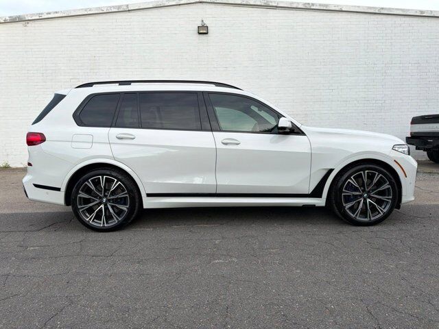 2022 BMW X7 M50i