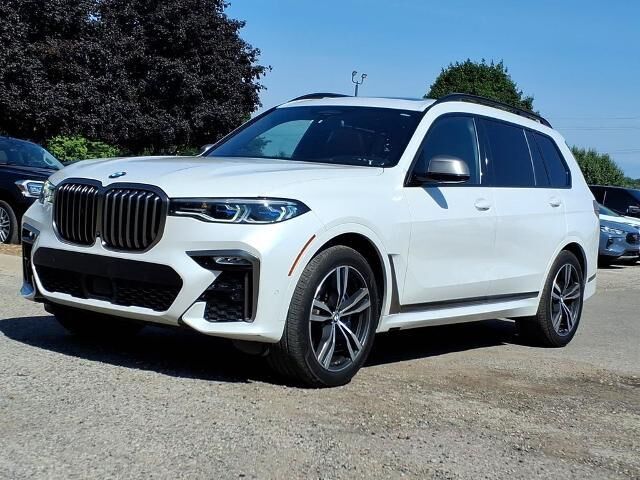 2021 BMW X7 M50i — photo 1 of 13