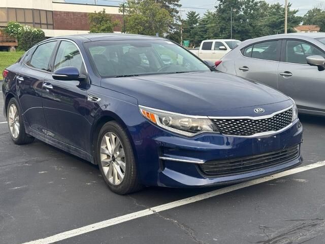 2018 Kia Optima EX — photo 1 of 12