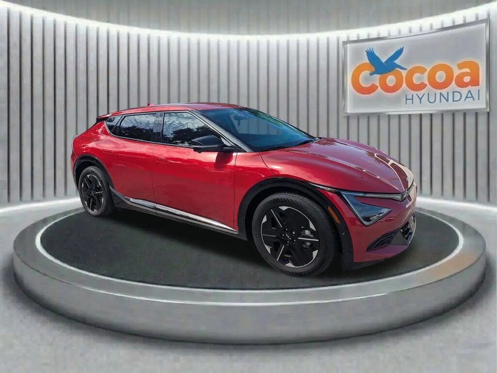 2025 Kia EV6 Wind — photo 1 of 13