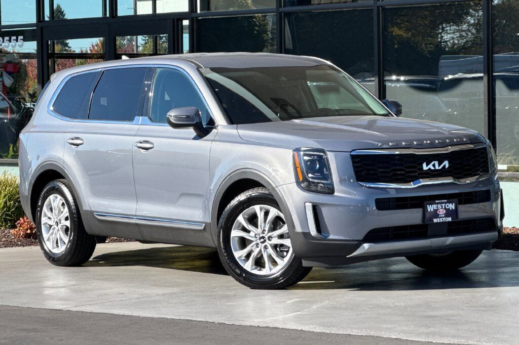 2022 Kia Telluride LX — photo 1 of 13