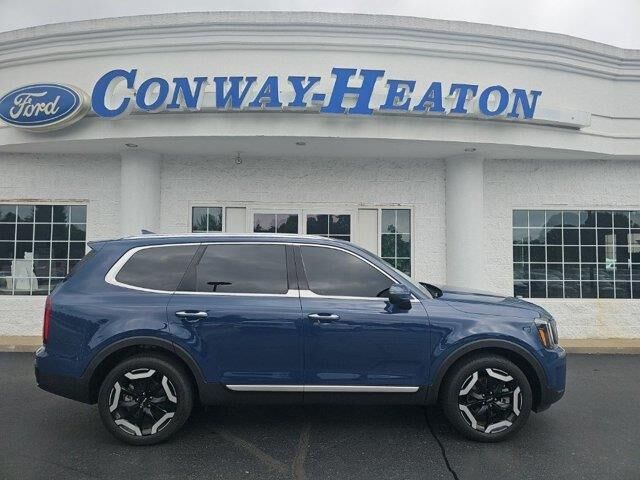 2025 Kia Telluride S — photo 1 of 13