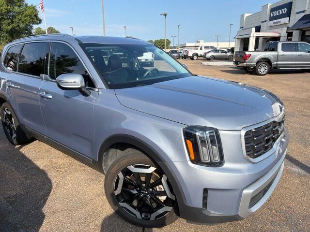 2023 Kia Telluride S — photo 1 of 4