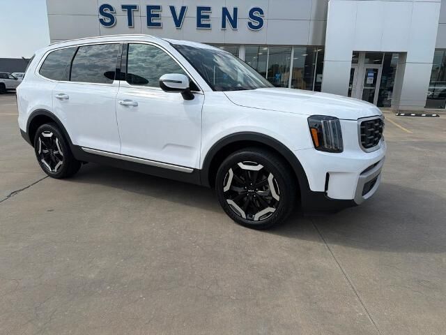 2025 Kia Telluride S — photo 1 of 26