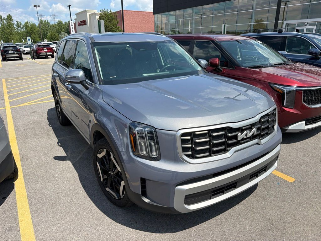 2025 Kia Telluride S — photo 1 of 13