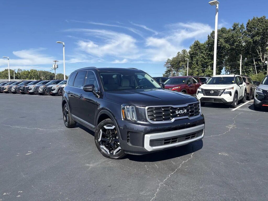 2025 Kia Telluride S — photo 1 of 13