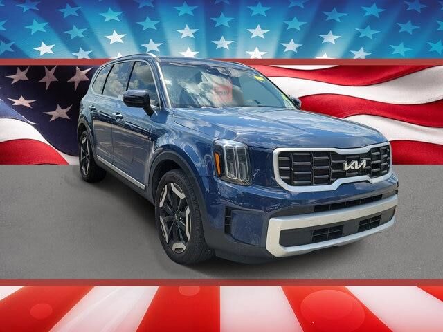 2024 Kia Telluride S — photo 1 of 13