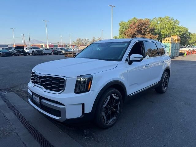 2025 Kia Telluride S — photo 1 of 5