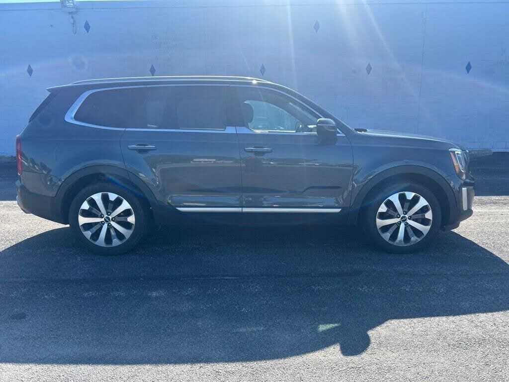 2022 Kia Telluride S — photo 1 of 25