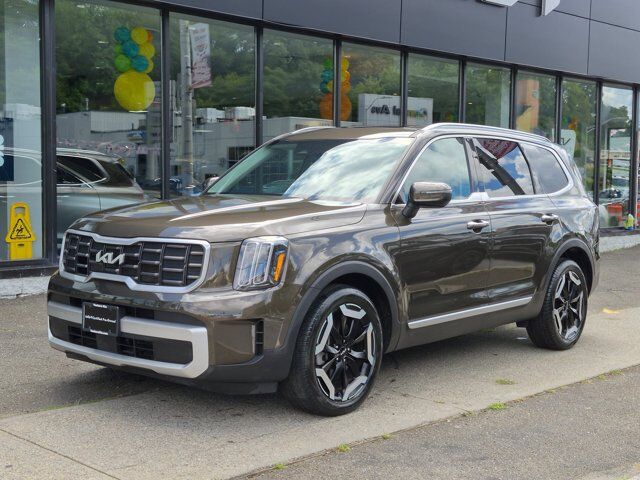 2024 Kia Telluride S — photo 1 of 14