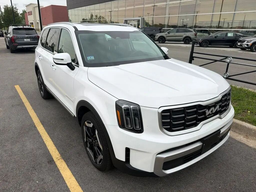 2025 Kia Telluride S — photo 1 of 35