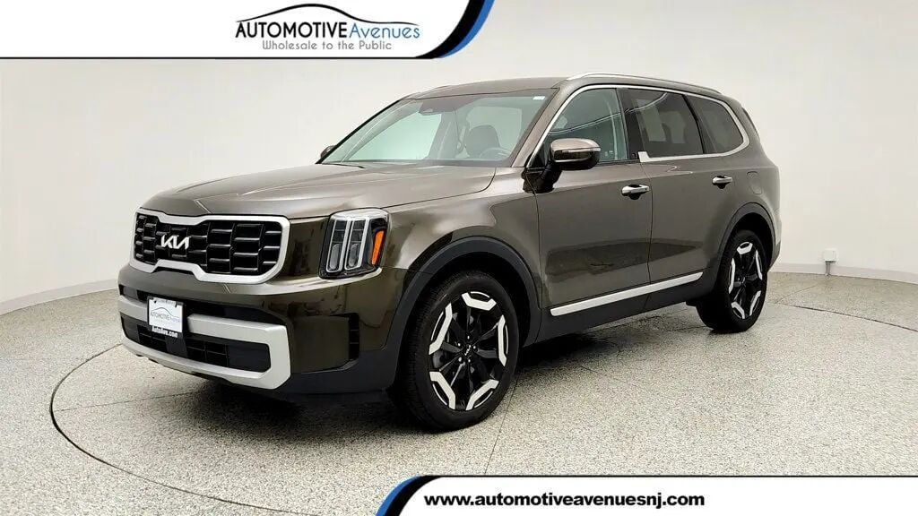 2024 Kia Telluride S — photo 1 of 26