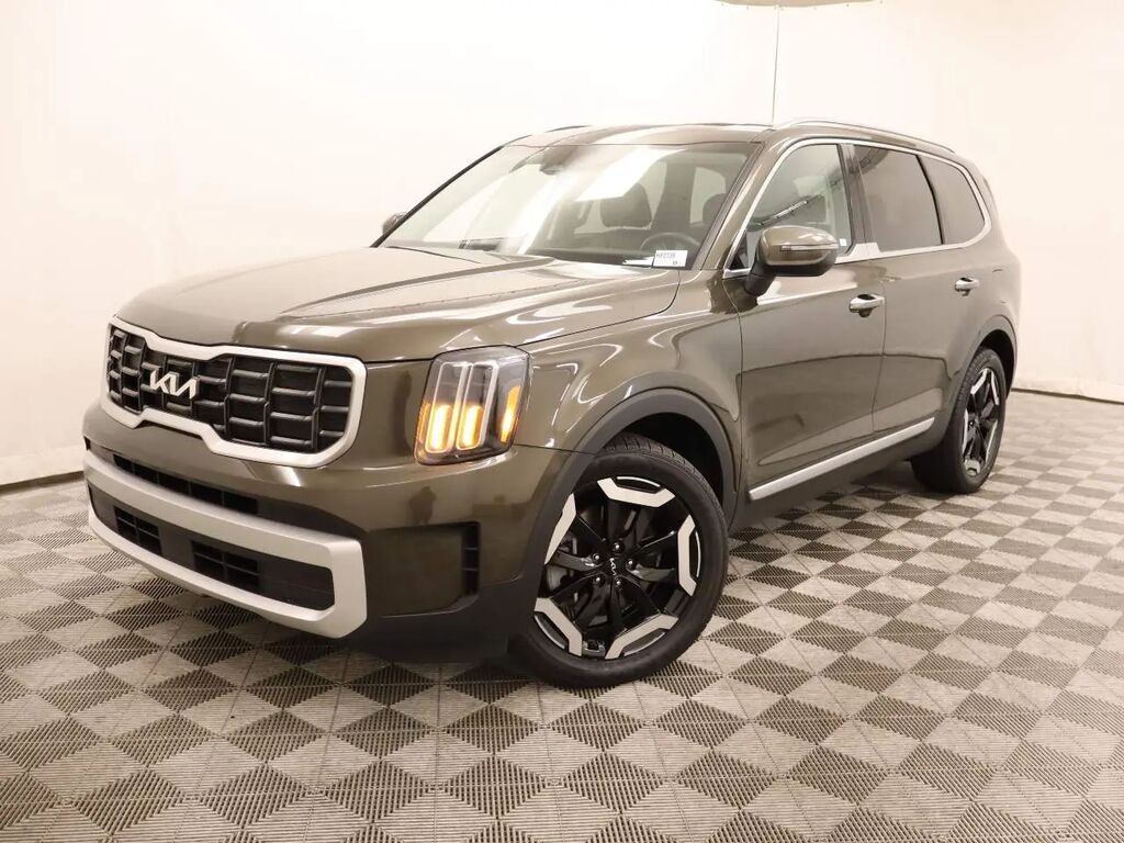 2025 Kia Telluride S — photo 1 of 13