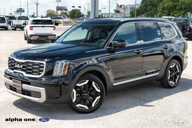 2023 Kia Telluride S — photo 1 of 26